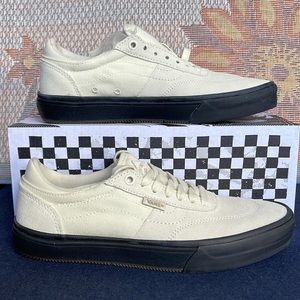 Vans WMNS Gilbert Crockett (Crockett)Antique Wht/Bik
VN0A5JIF86H
Sneakers